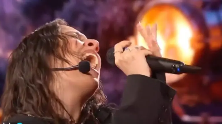 Angie incanta ad Amici 25
