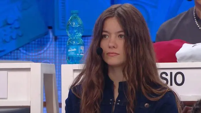 Elena replica alle critiche di Amici 25