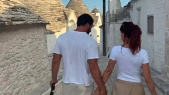 Andrea Delogu insieme al fidanzato in Puglia