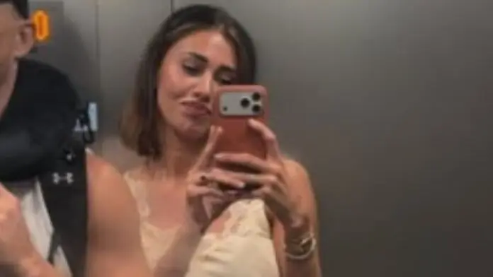 Belen Rodriguez di nuovo felice accanto al suo nuovo amore Belen Rodriguez di nuovo felice accanto al suo nuovo amore