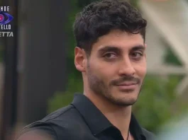 Javier Martinez riceve un regalo da Jessica Notaro