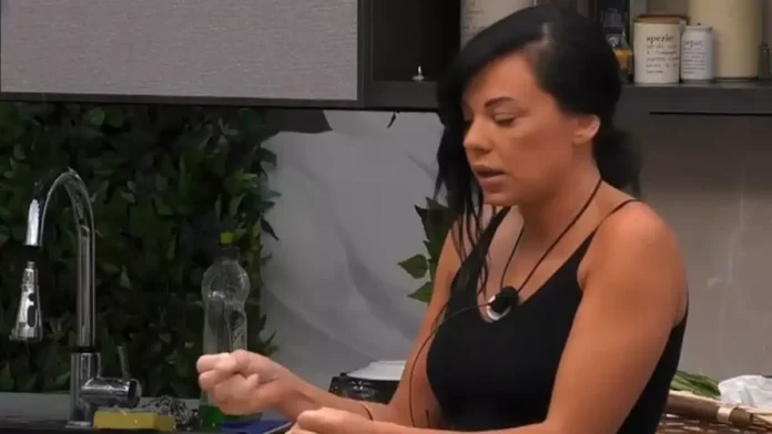 Francesca Carrara lascia la casa