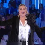 Simona Ventura regina di stile al GF 19