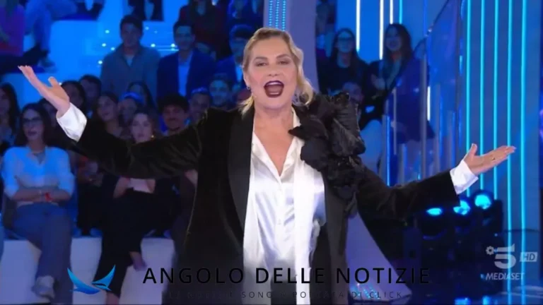 Simona Ventura regina di stile al GF 19