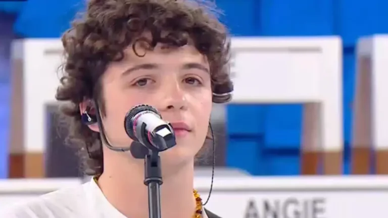 Amici 25 Lorenzo Salvetti entra a scuola