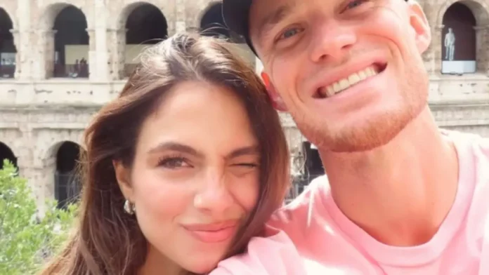 Sam Beukema e Roberta Molisso si scatenano in auto ascoltando